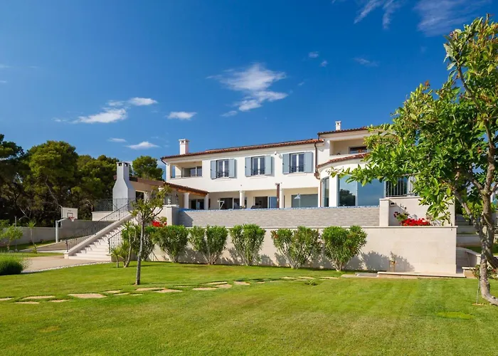 Luxury Sea Whisper With Private Pool, Sauna, Jacuzzi And Gym By The Sea -