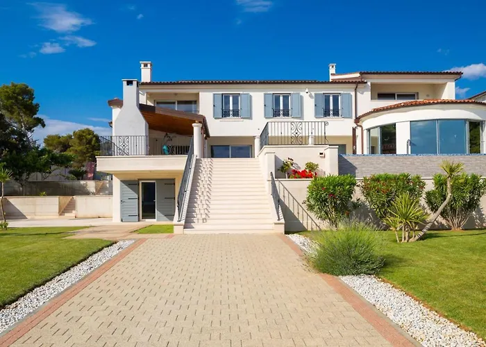 Luxury Sea Whisper With Private Pool, Sauna, Jacuzzi And Gym By The Sea -